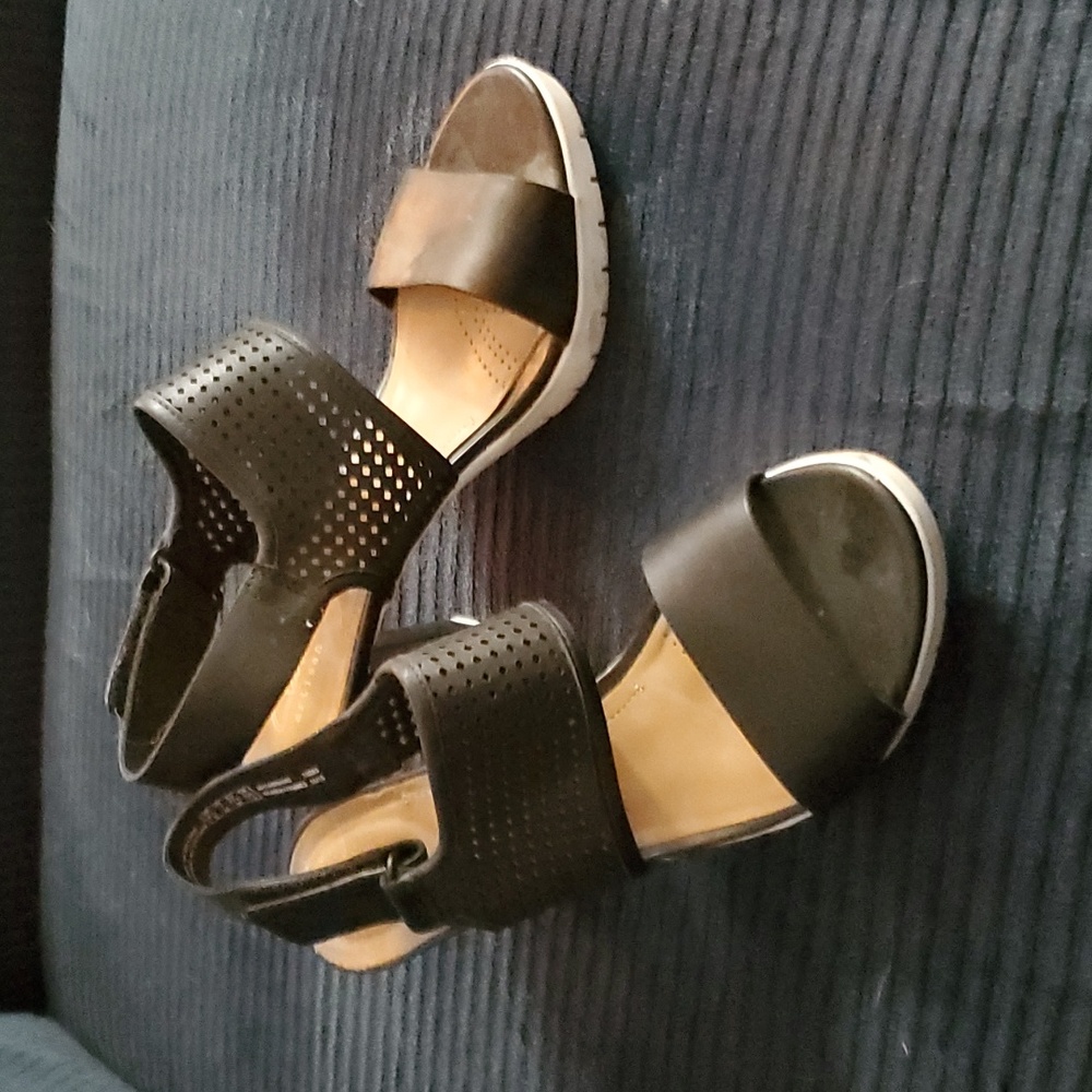 Clarks Artisan Black high heel sandals. Size 7.